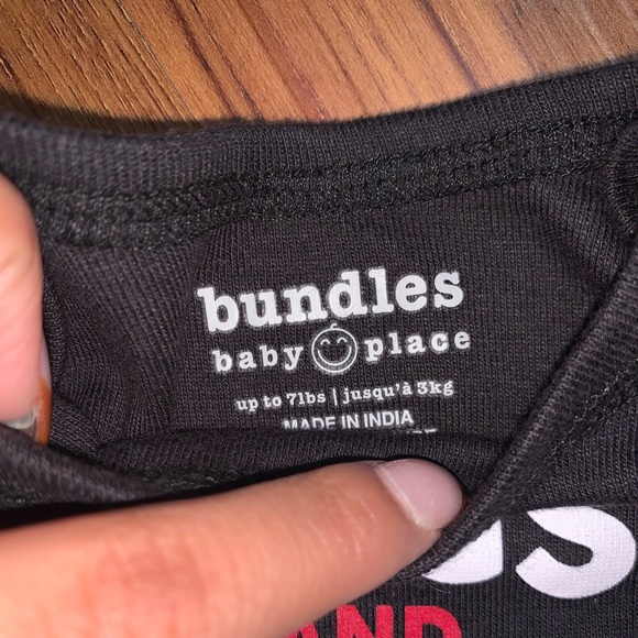 black hugs & snugs long sleeve tee - Picture 2 of 2